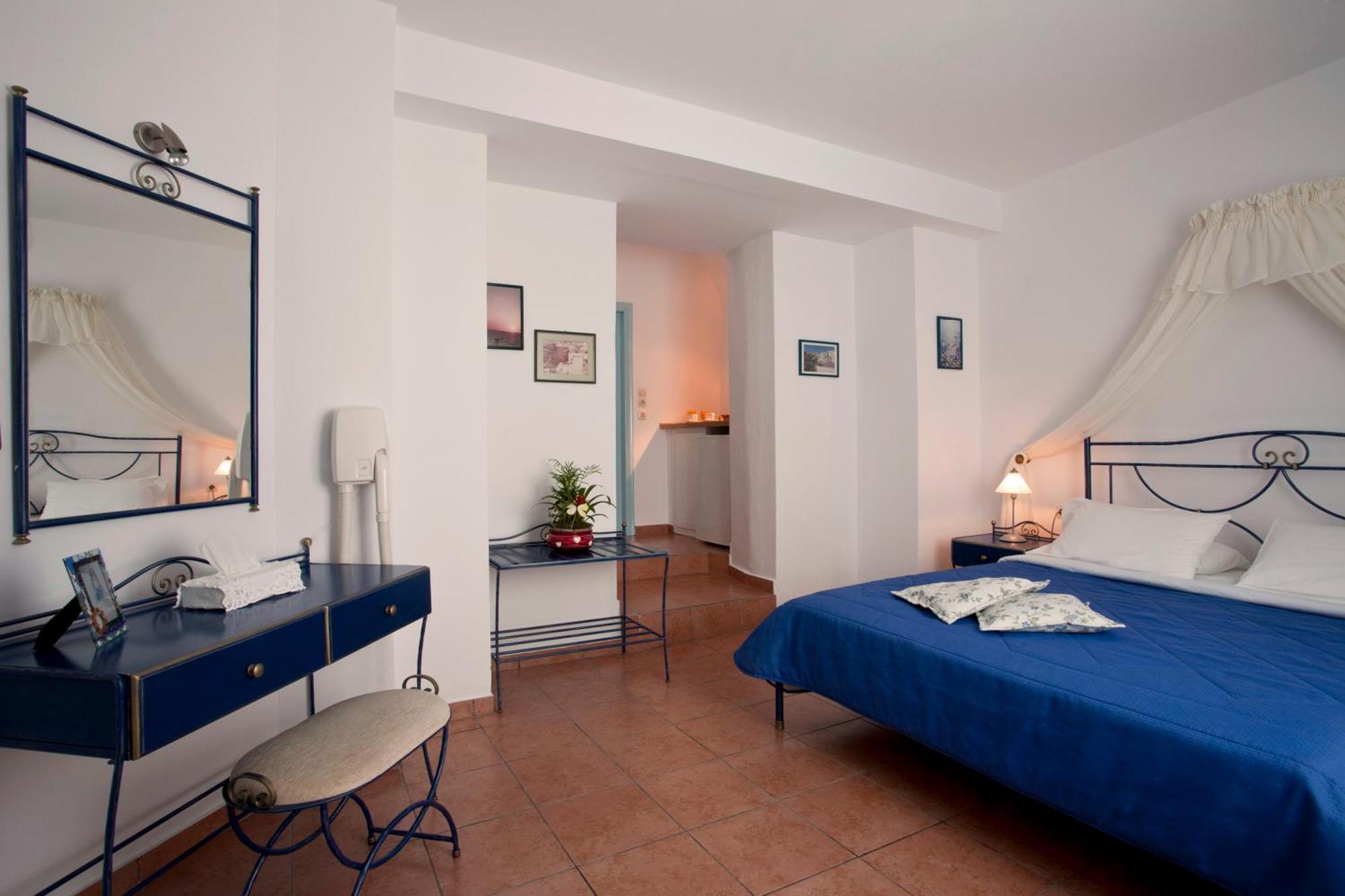 Kastro Suites Fira  Room photo